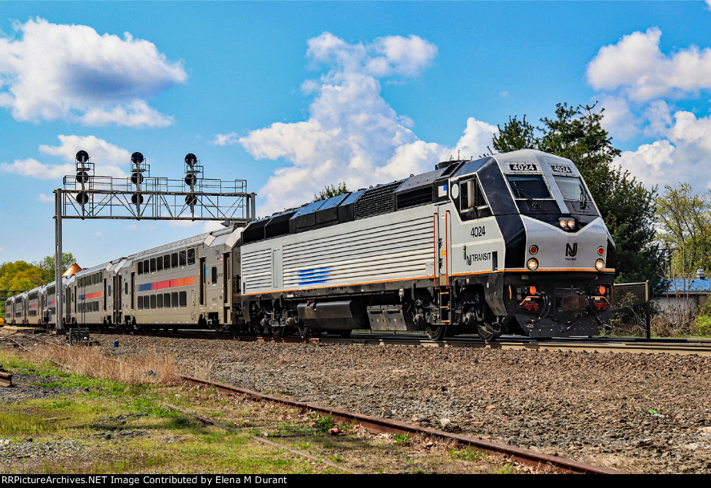 NJR 4024 on Train 1207